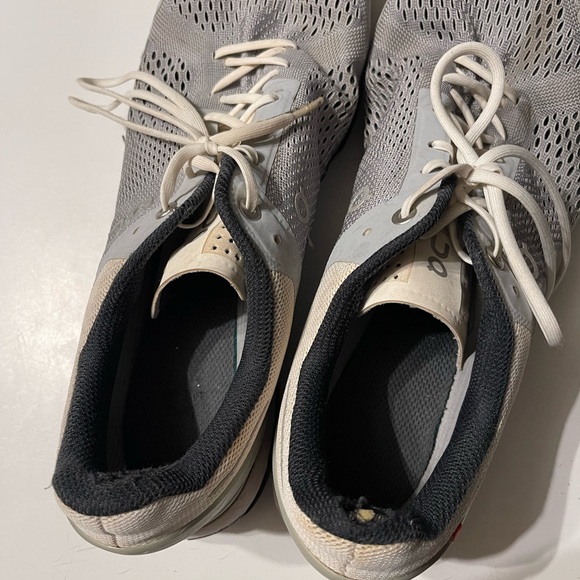 On Cloud Cloudsurfer Men’s Size 11.5 Light Gray Running Shoes Small Flaws - Picture 6 of 9